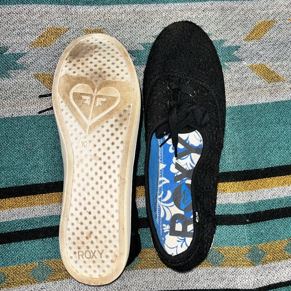 Roxy - Picture 2 of 2